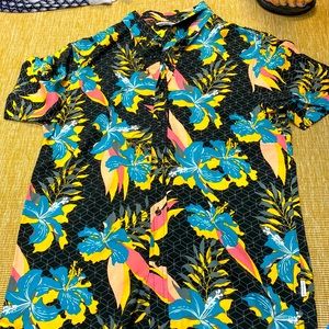 Like new men’s light button up